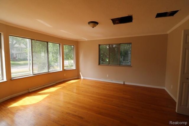 1609 E Court Street, Flint, MI 48503