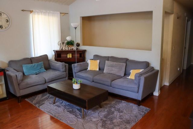 19418 Ferretti Road, Groveland, CA 95321