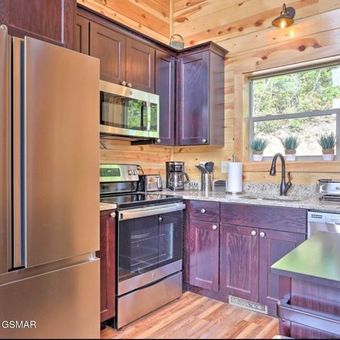 4228 Wears Valley Road, Sevierville, TN 37862