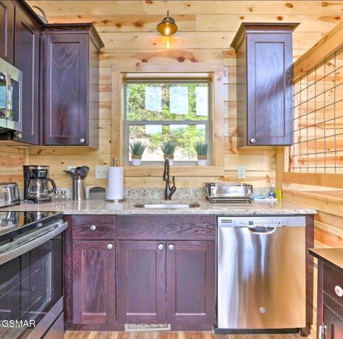 4228 Wears Valley Road, Sevierville, TN 37862