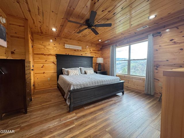 4228 Wears Valley Road, Sevierville, TN 37862