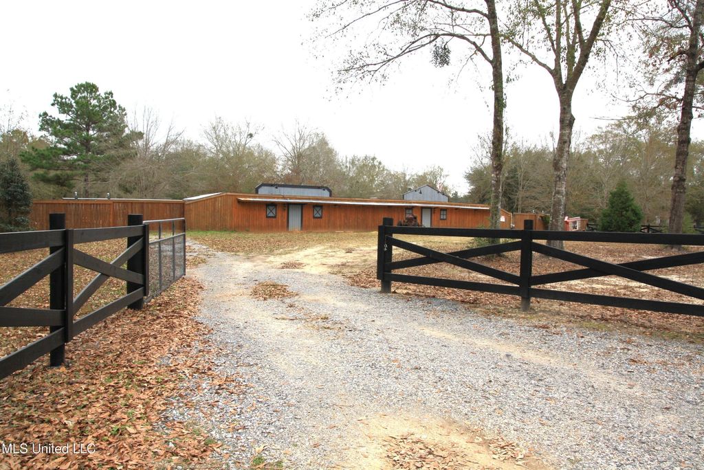 18144 Shaw Road, Saucier, MS 39574
