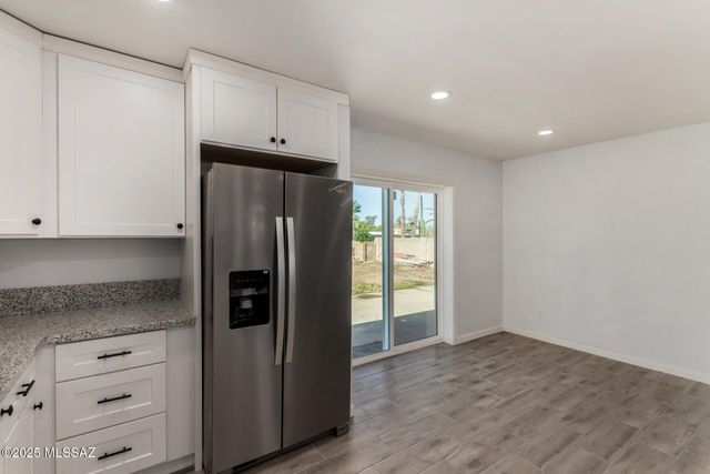 7601 N Shirley Place, Tucson, AZ 85741