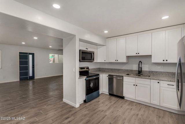 7601 N Shirley Place, Tucson, AZ 85741