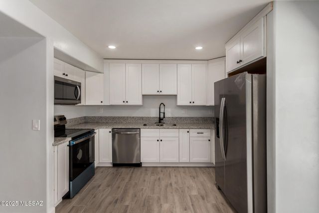 7601 N Shirley Place, Tucson, AZ 85741