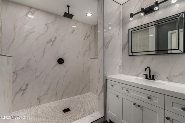 7601 N Shirley Place, Tucson, AZ 85741