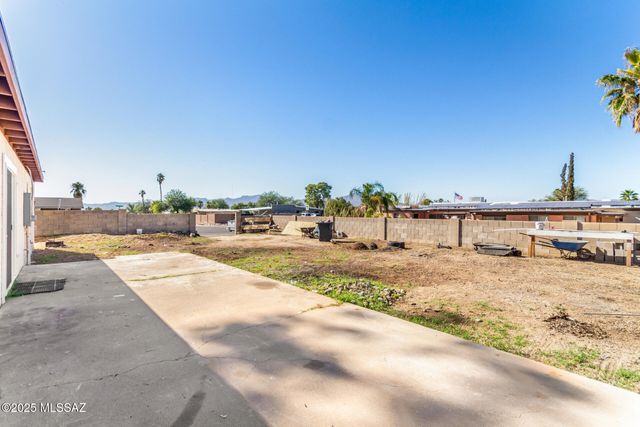 7601 N Shirley Place, Tucson, AZ 85741