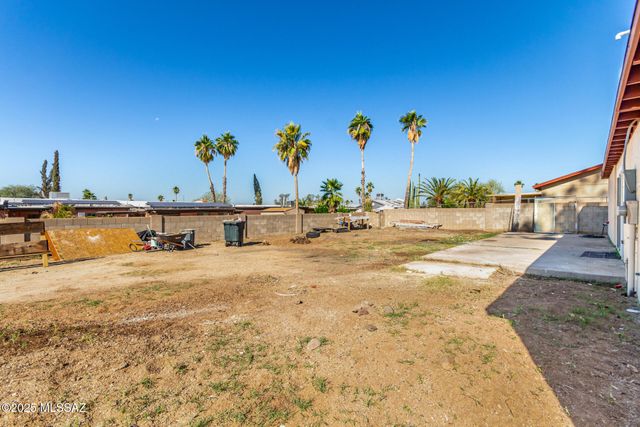 7601 N Shirley Place, Tucson, AZ 85741