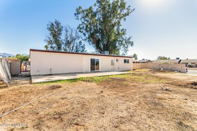 7601 N Shirley Place, Tucson, AZ 85741