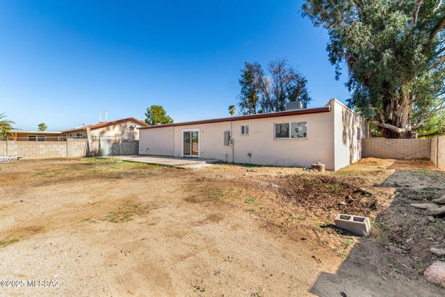 7601 N Shirley Place, Tucson, AZ 85741