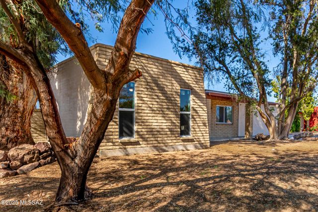 7601 N Shirley Place, Tucson, AZ 85741