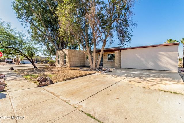 7601 N Shirley Place, Tucson, AZ 85741