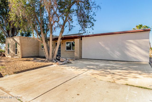 7601 N Shirley Place, Tucson, AZ 85741