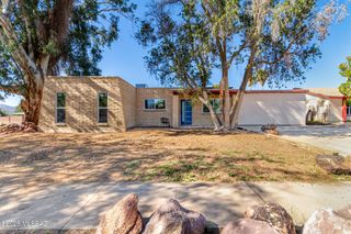 7601 N Shirley Place, Tucson, AZ 85741