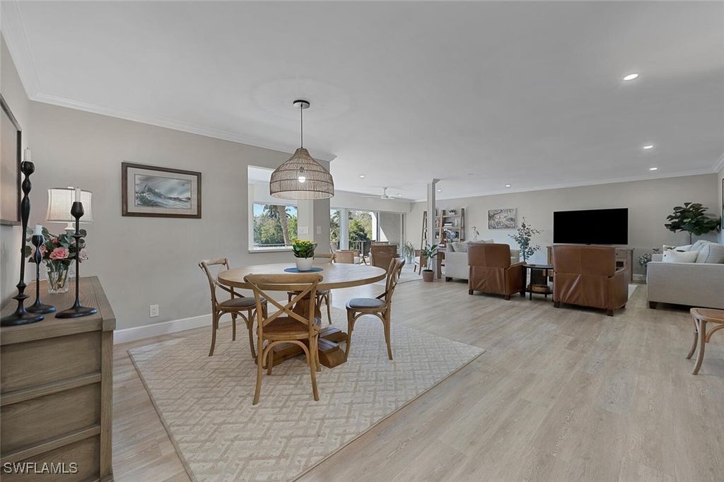 102 Clubhouse DR 375, Naples, FL 34105