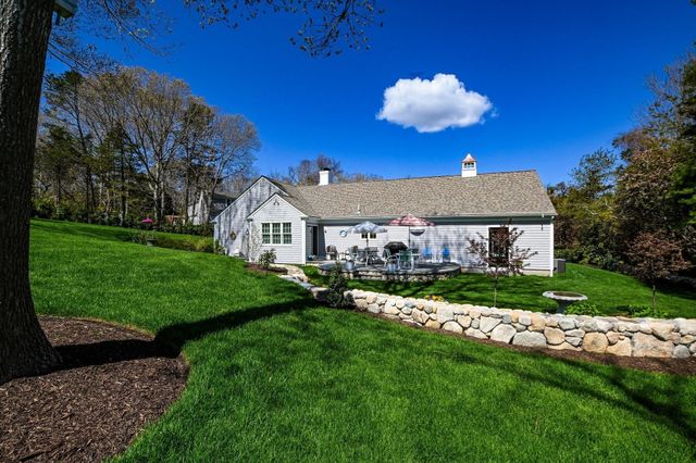 9 Coach Ln, Sandwich, MA 02563
