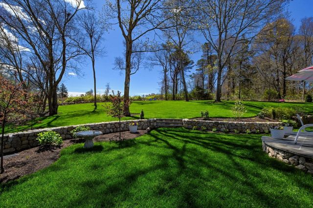9 Coach Ln, Sandwich, MA 02563