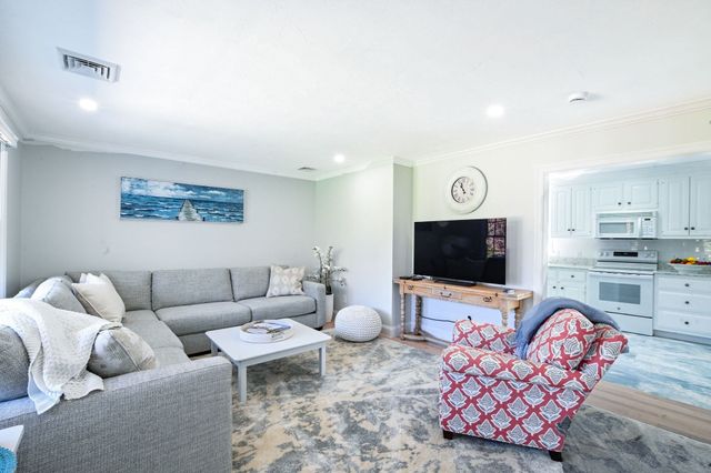 9 Coach Ln, Sandwich, MA 02563