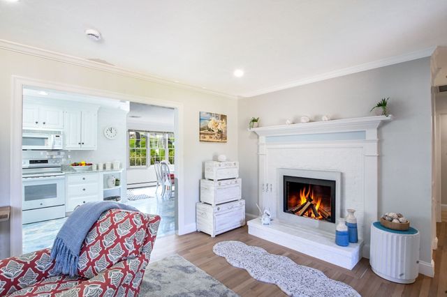 9 Coach Ln, Sandwich, MA 02563