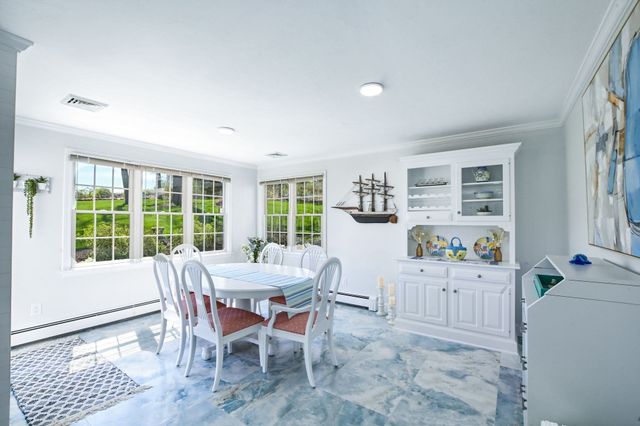 9 Coach Ln, Sandwich, MA 02563