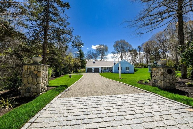 9 Coach Ln, Sandwich, MA 02563