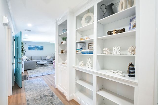 9 Coach Ln, Sandwich, MA 02563