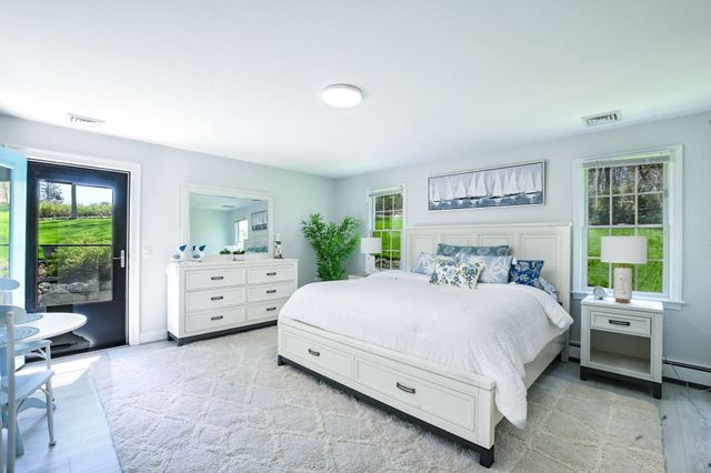 9 Coach Ln, Sandwich, MA 02563