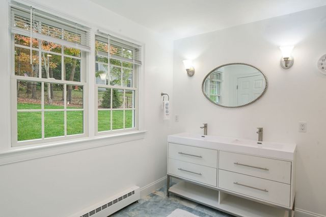 9 Coach Ln, Sandwich, MA 02563