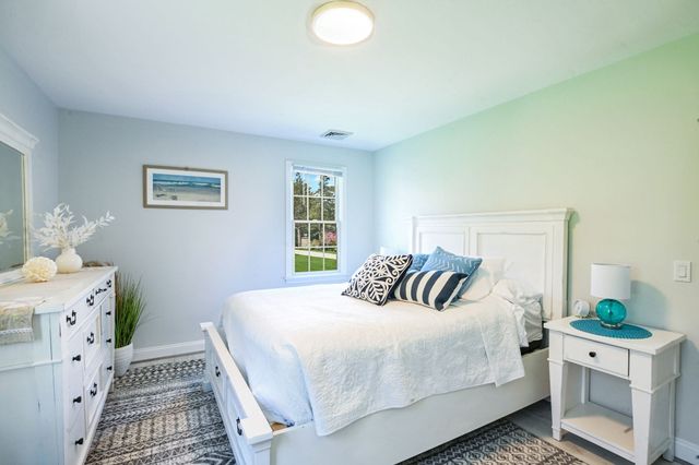 9 Coach Ln, Sandwich, MA 02563