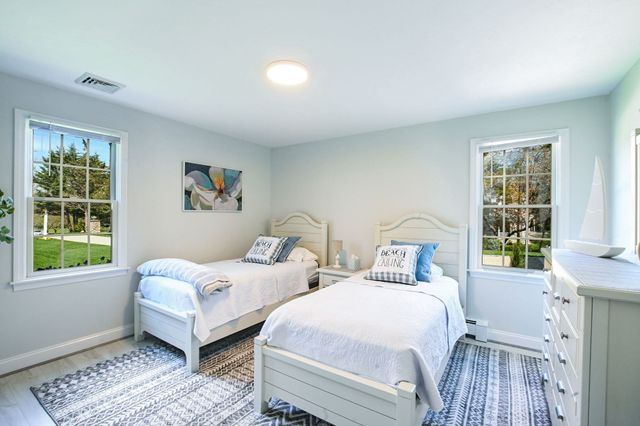 9 Coach Ln, Sandwich, MA 02563