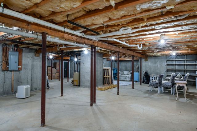 9 Coach Ln, Sandwich, MA 02563
