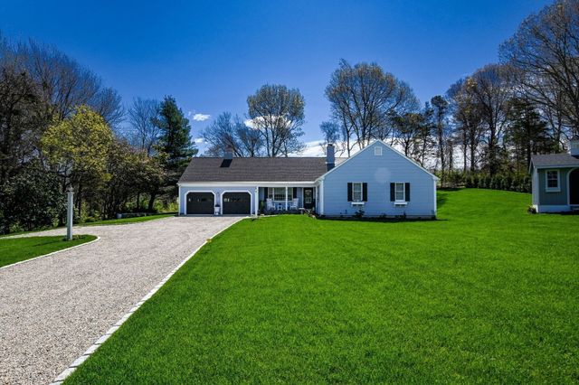 9 Coach Ln, Sandwich, MA 02563