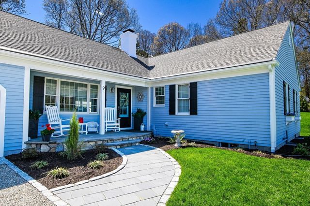 9 Coach Ln, Sandwich, MA 02563