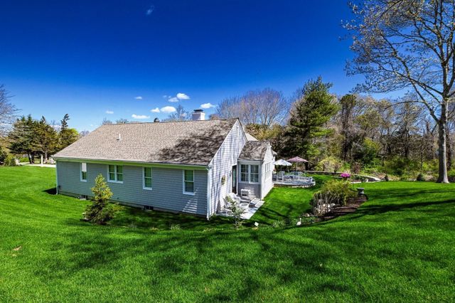 9 Coach Ln, Sandwich, MA 02563