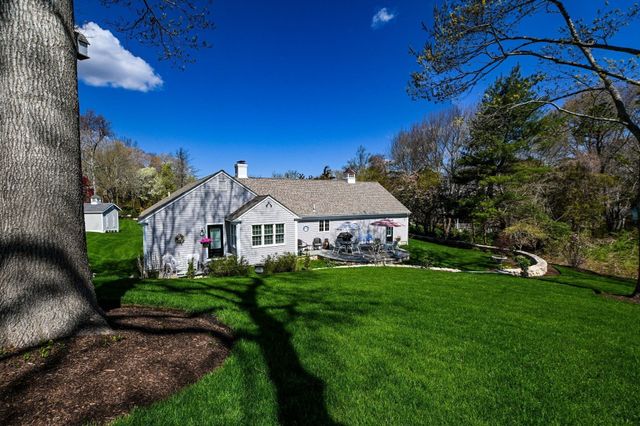 9 Coach Ln, Sandwich, MA 02563