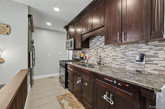 5741 Fairwood Drive, Dearborn Heights, MI 48127