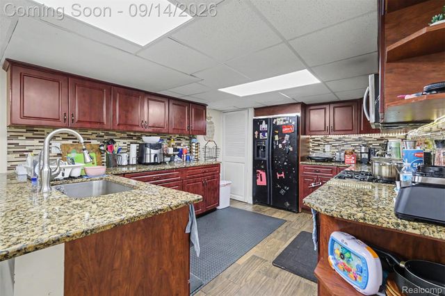 5741 Fairwood Drive, Dearborn Heights, MI 48127
