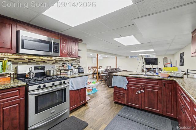 5741 Fairwood Drive, Dearborn Heights, MI 48127