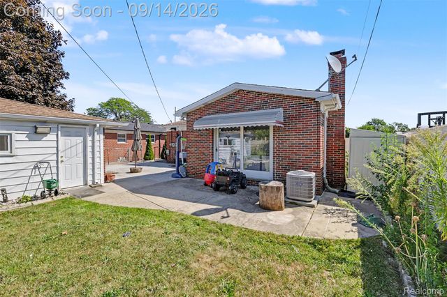 5741 Fairwood Drive, Dearborn Heights, MI 48127