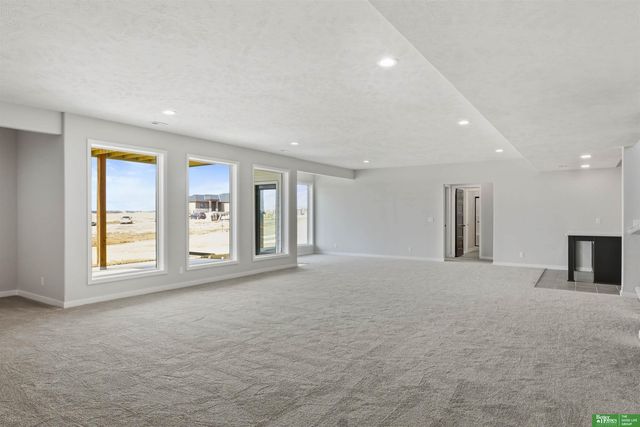 5614 N 198th Street, Elkhorn, NE 68022