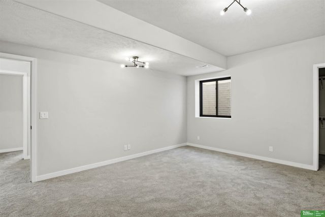 5614 N 198th Street, Elkhorn, NE 68022