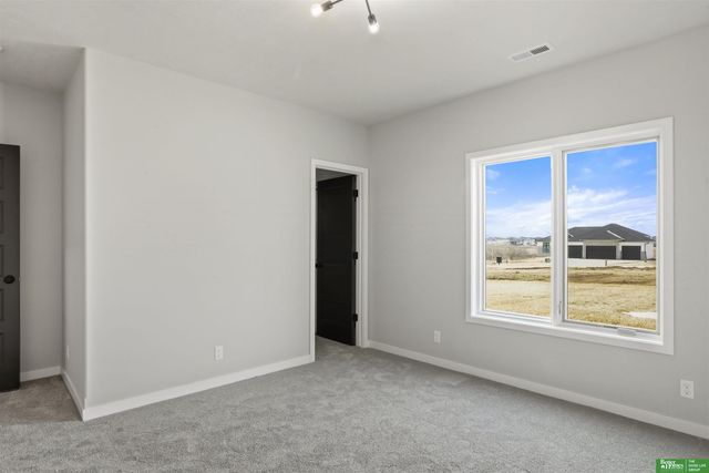 5614 N 198th Street, Elkhorn, NE 68022