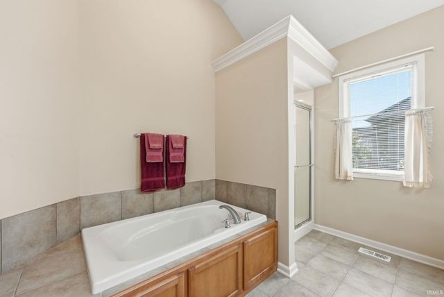 8518 Valencia Place, Fort Wayne, IN 46835