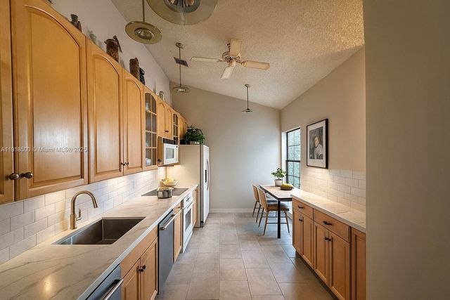 8449 NW 78th Ct, Tamarac, FL 33321