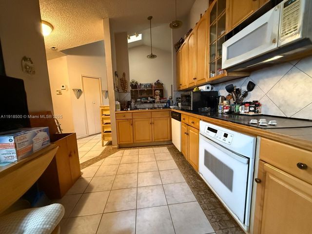 8449 NW 78th Ct, Tamarac, FL 33321