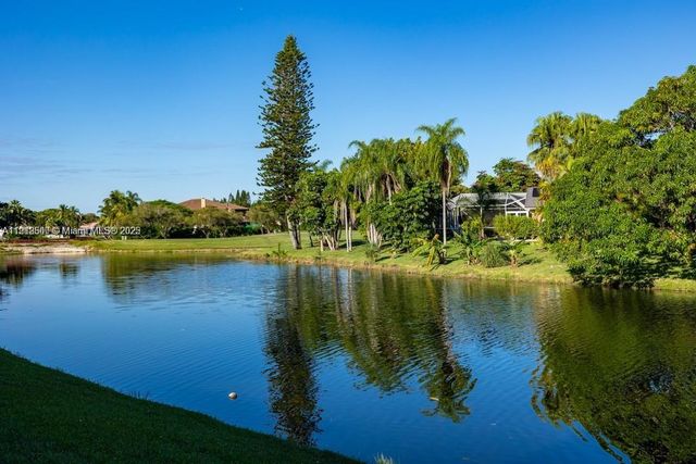 8449 NW 78th Ct, Tamarac, FL 33321