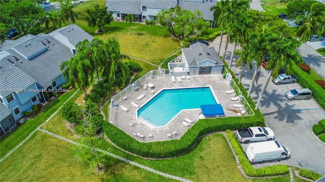 8449 NW 78th Ct, Tamarac, FL 33321