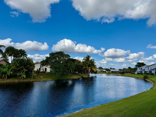 8449 NW 78th Ct, Tamarac, FL 33321