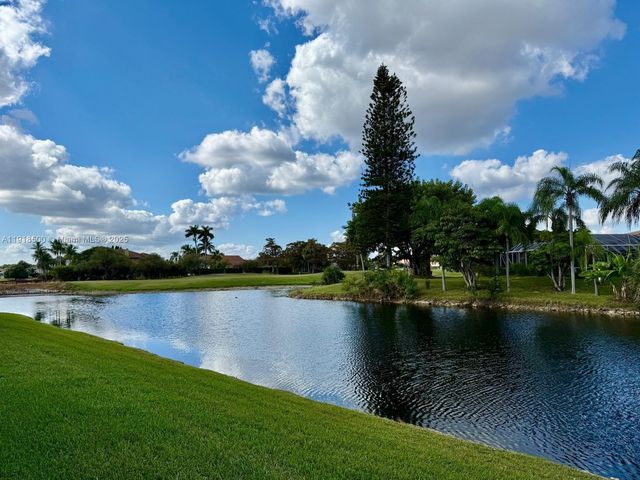 8449 NW 78th Ct, Tamarac, FL 33321