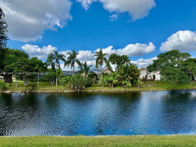 8449 NW 78th Ct, Tamarac, FL 33321